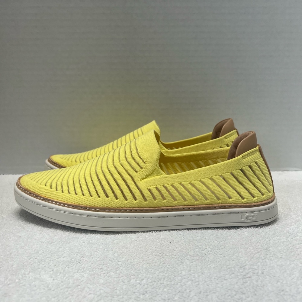 UGG Women’s SAMMY Slip On Shoes (Women’s Size 8)